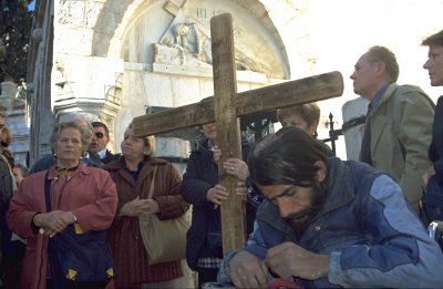 Jerusalem - Ein Bettler am Kreuzweg mit Pilgern