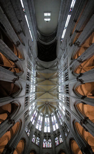Blick in die Gewölbe der Kathedrale von Beauvais